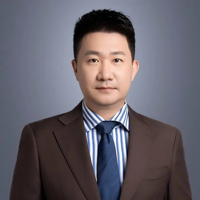 王莹.jpg